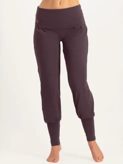 Devi Yoga Pants - Berry