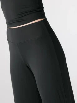 Jada Straight Leg Pants- Black