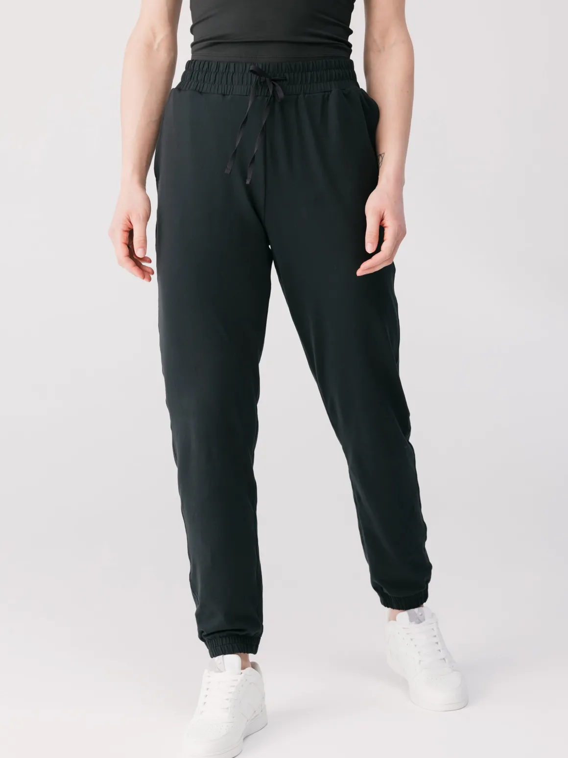 Reset Slim Straight Jogger- Black
