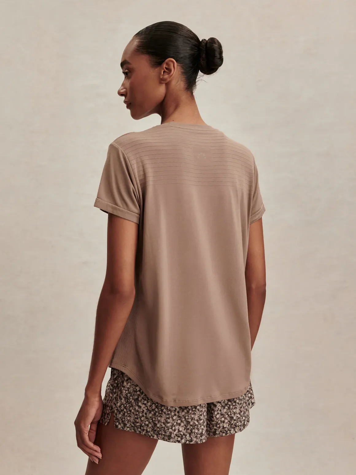 Saskia Seamless Longline Tee - Pine Bark