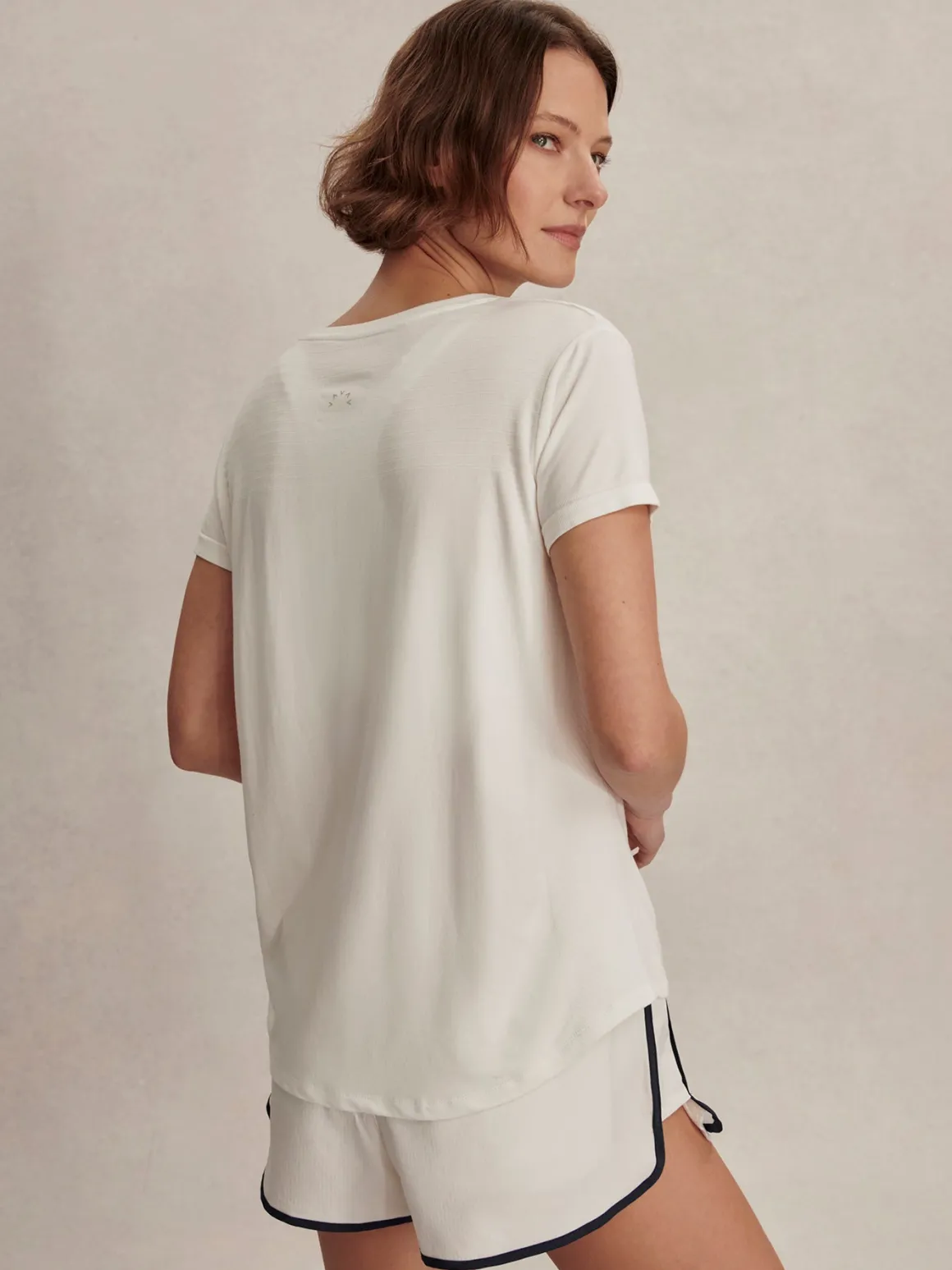 Saskia Seamless Longline Tee - White