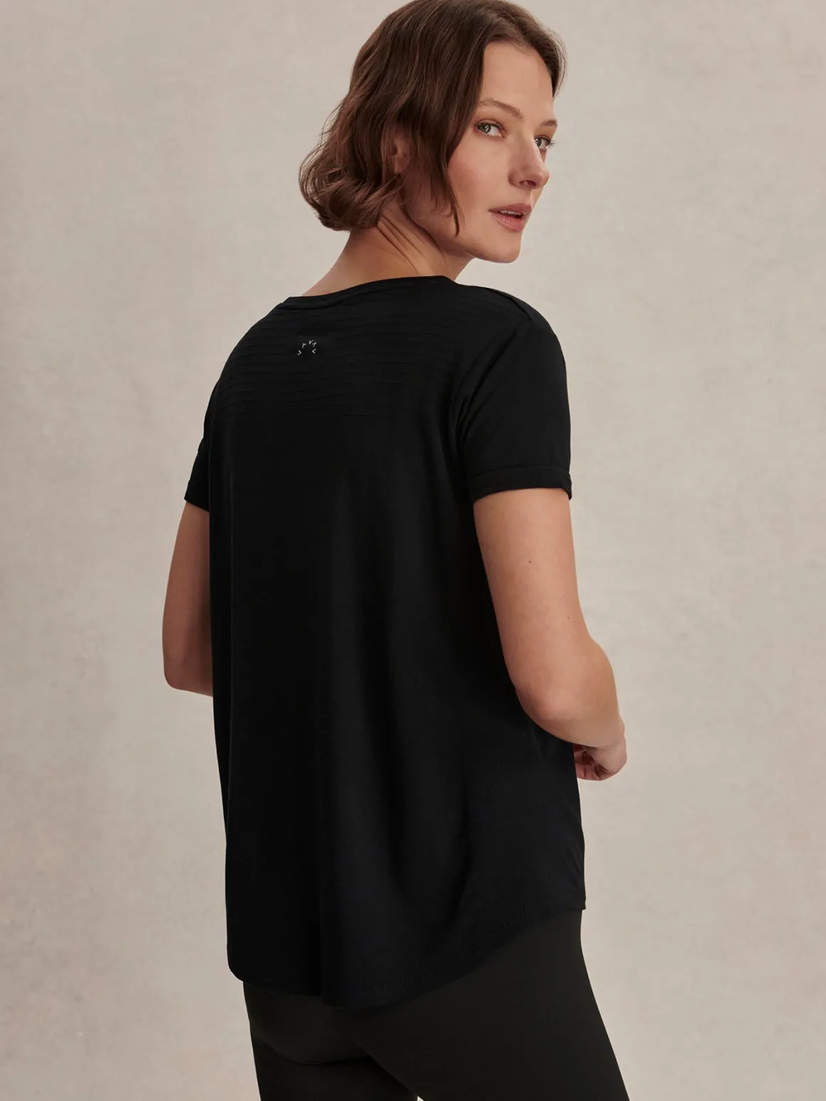 Saskia Seamless Longline Tee - Black