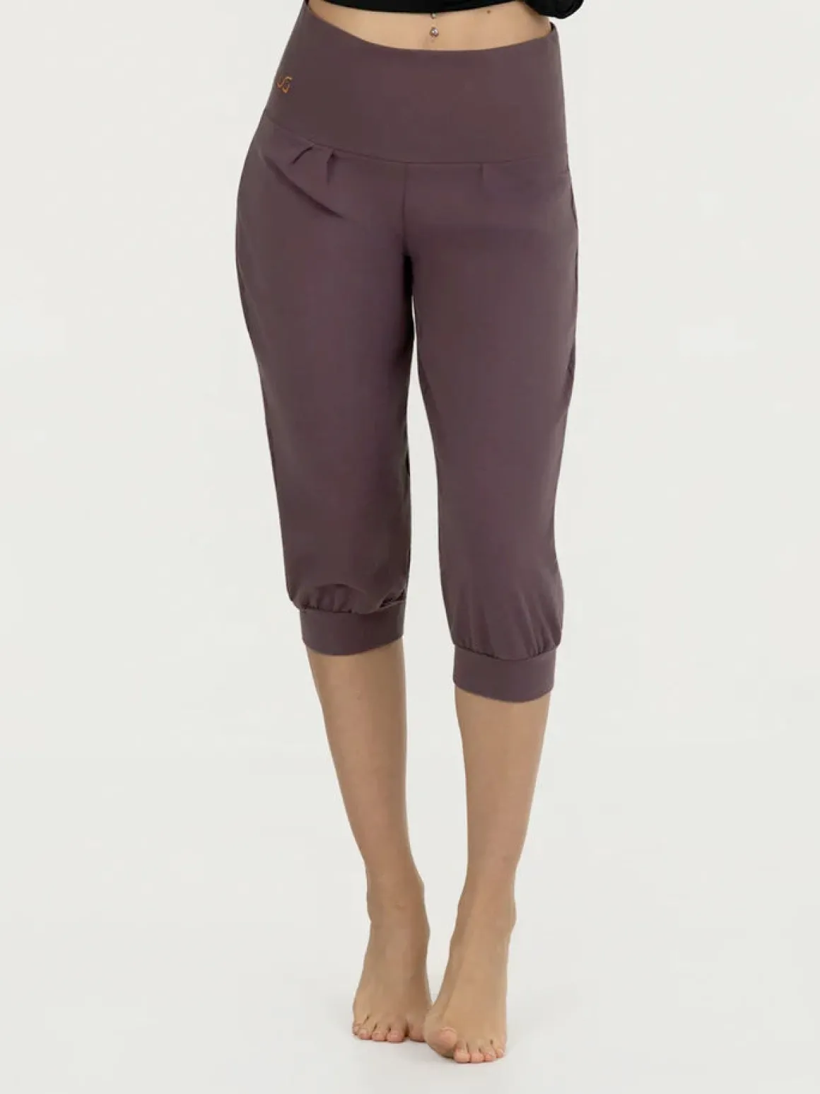 Sukha Capri Yoga Pants - Berry