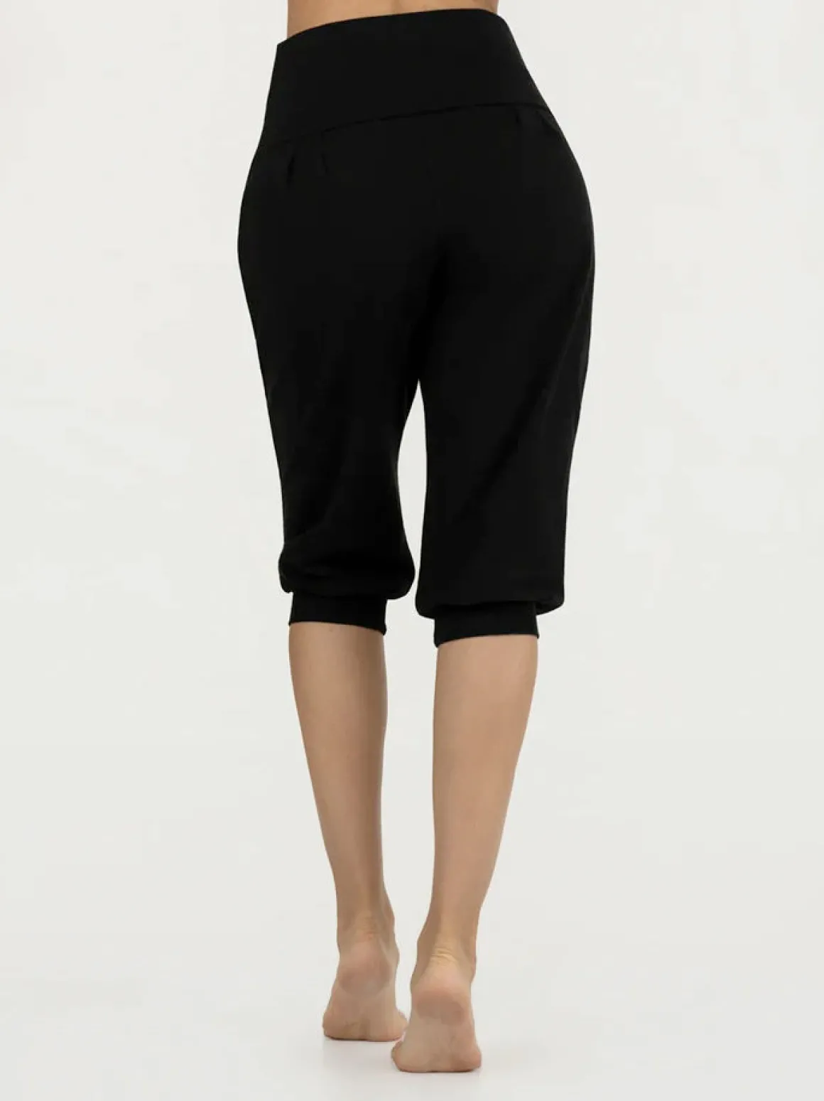 Sukha Capri Yoga Pants - Onyx Black